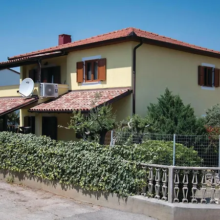 Vikendica 4 Bedroom Gorgeous In Pula