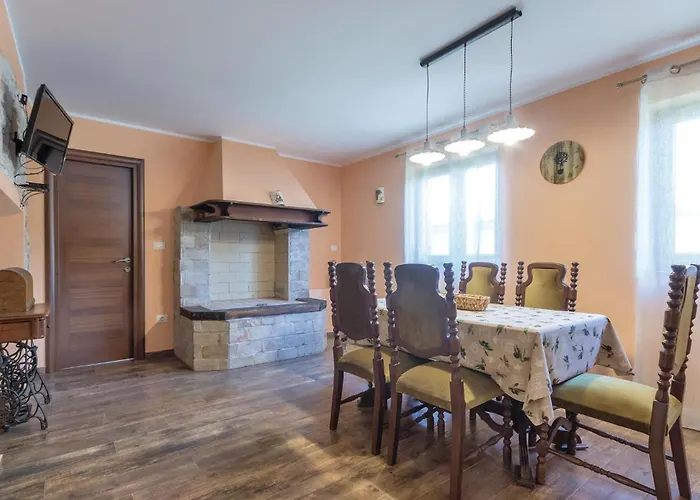 Vikendica Stunning In With Wifi Pula