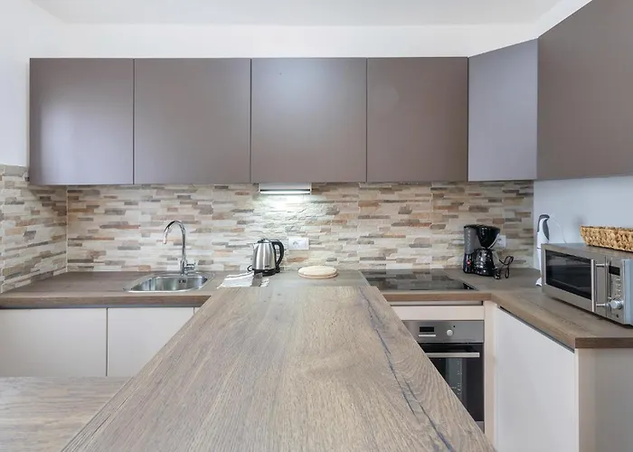 Vikendica Stunning In With Wifi Pula